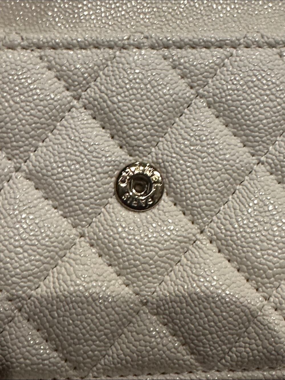 🌺Authentic CHANEL Cream Quilted CC Snap Compact Wallet-Gold Hardware - Picture 4 of 16